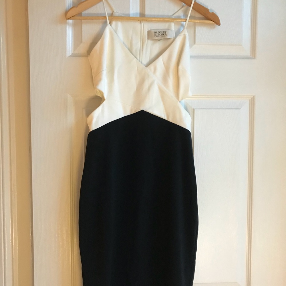 Size 0, elegant but sexy black/white midi dress